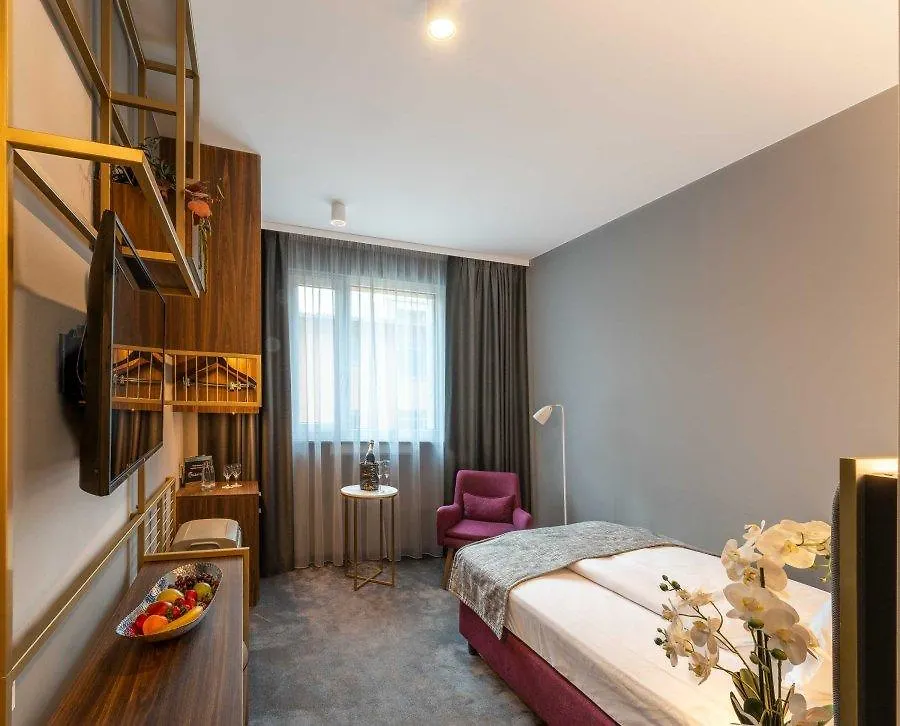 Plaza Premium Muenchen Hotel 4*, Munich